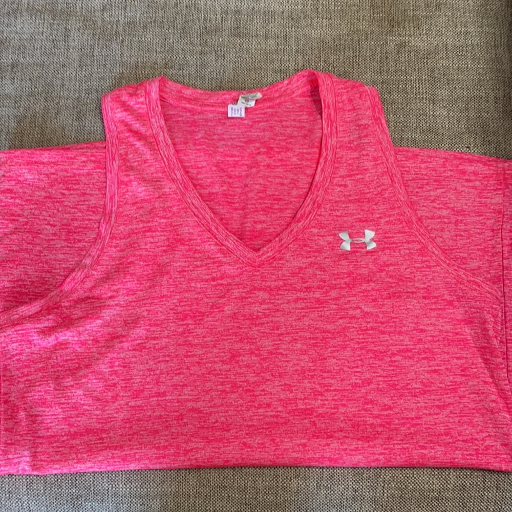 4 workout tops 2 Under Armour 2 Nike - Picture 3 of 5
